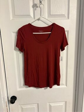 Essentials Women’s Scoop Neck Tee — Brick Red